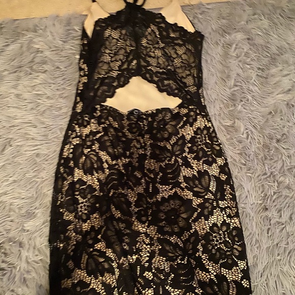 Lacey dress - Picture 2 of 3